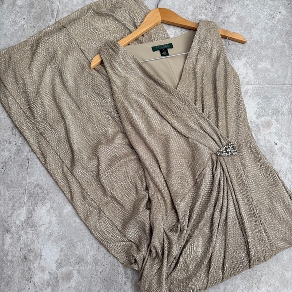 Lauren Ralph Lauren Evening Metallic Gold Ruched Gown Brooch Dress 4 - Picture 10 of 12